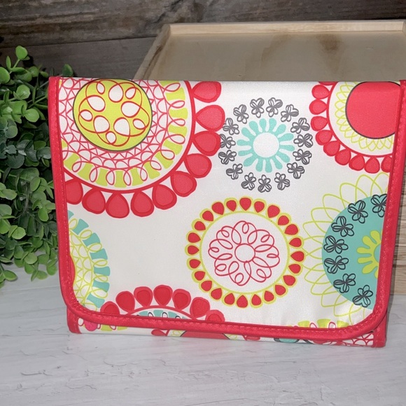 THIRTY-ONE Pink & White Tri-Fold Notebook Tablet iPad Case - Picture 2 of 6